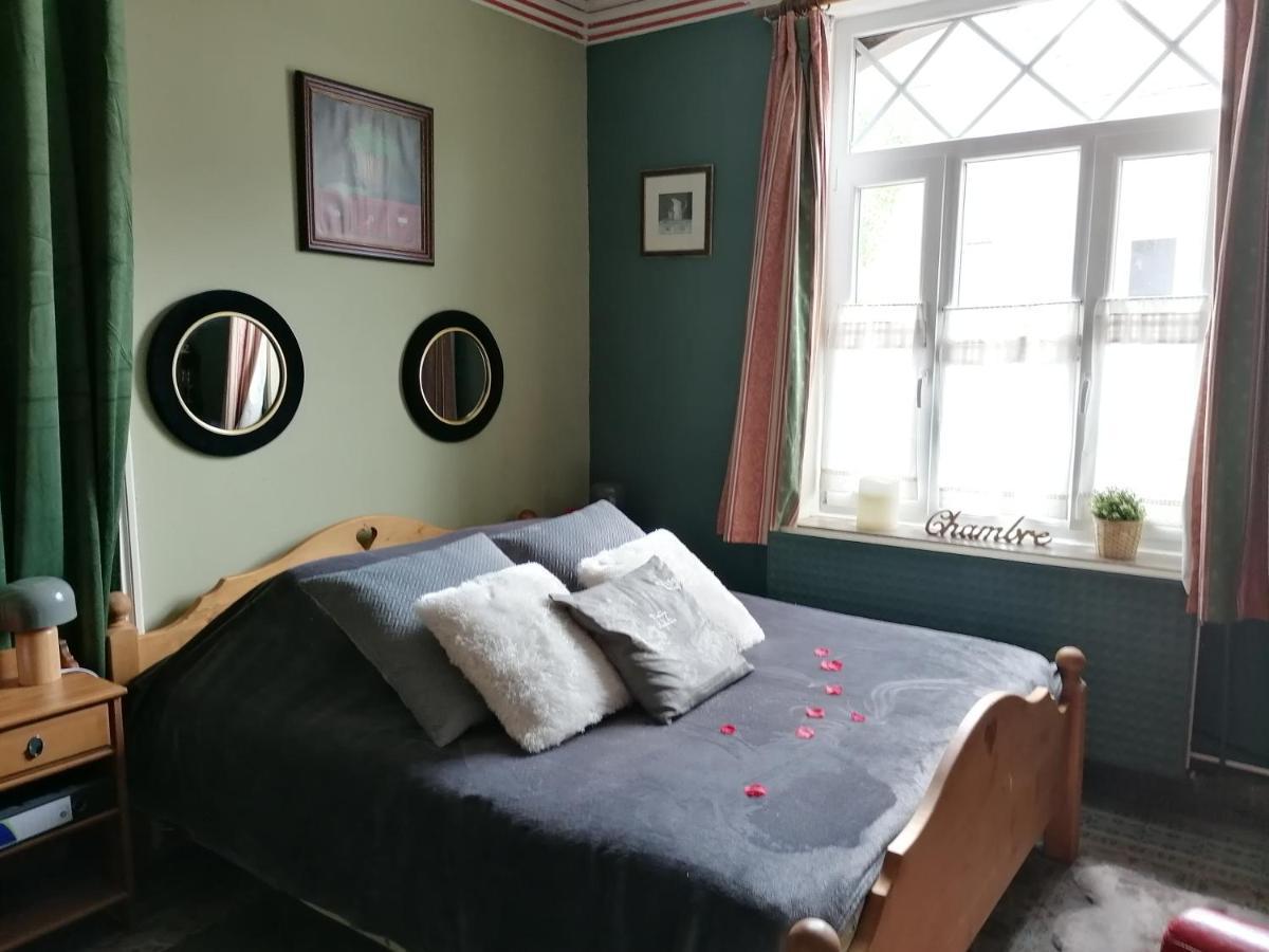 Maison D'Hote Les Notes Endormie Chambre Secrete Berzee 外观 照片