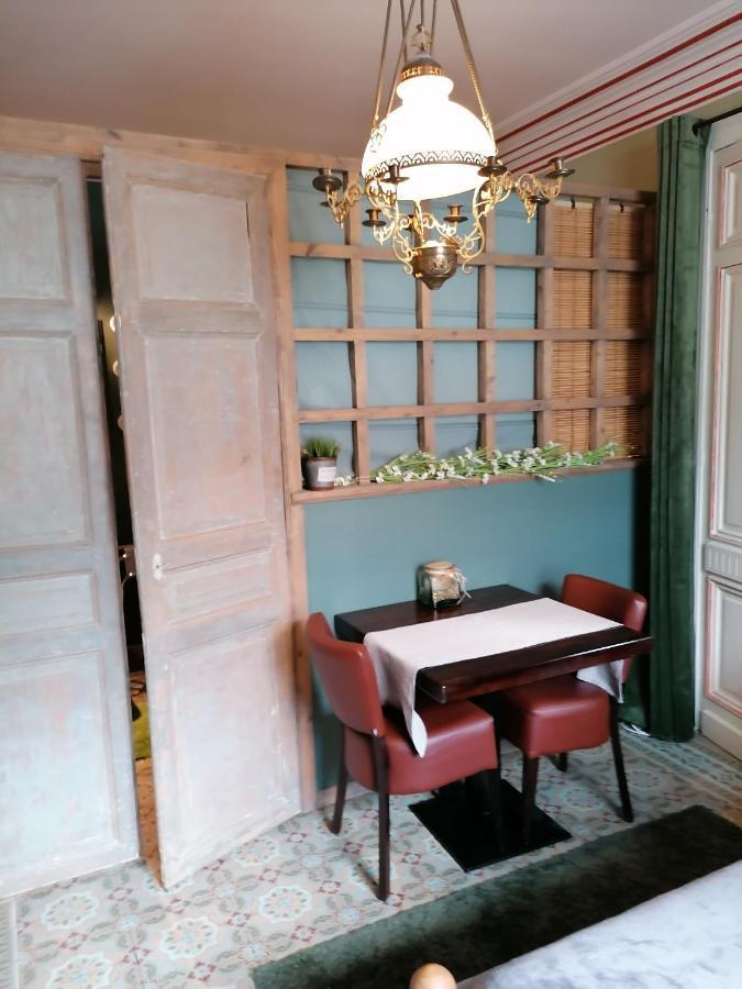 Maison D'Hote Les Notes Endormie Chambre Secrete Berzee 外观 照片
