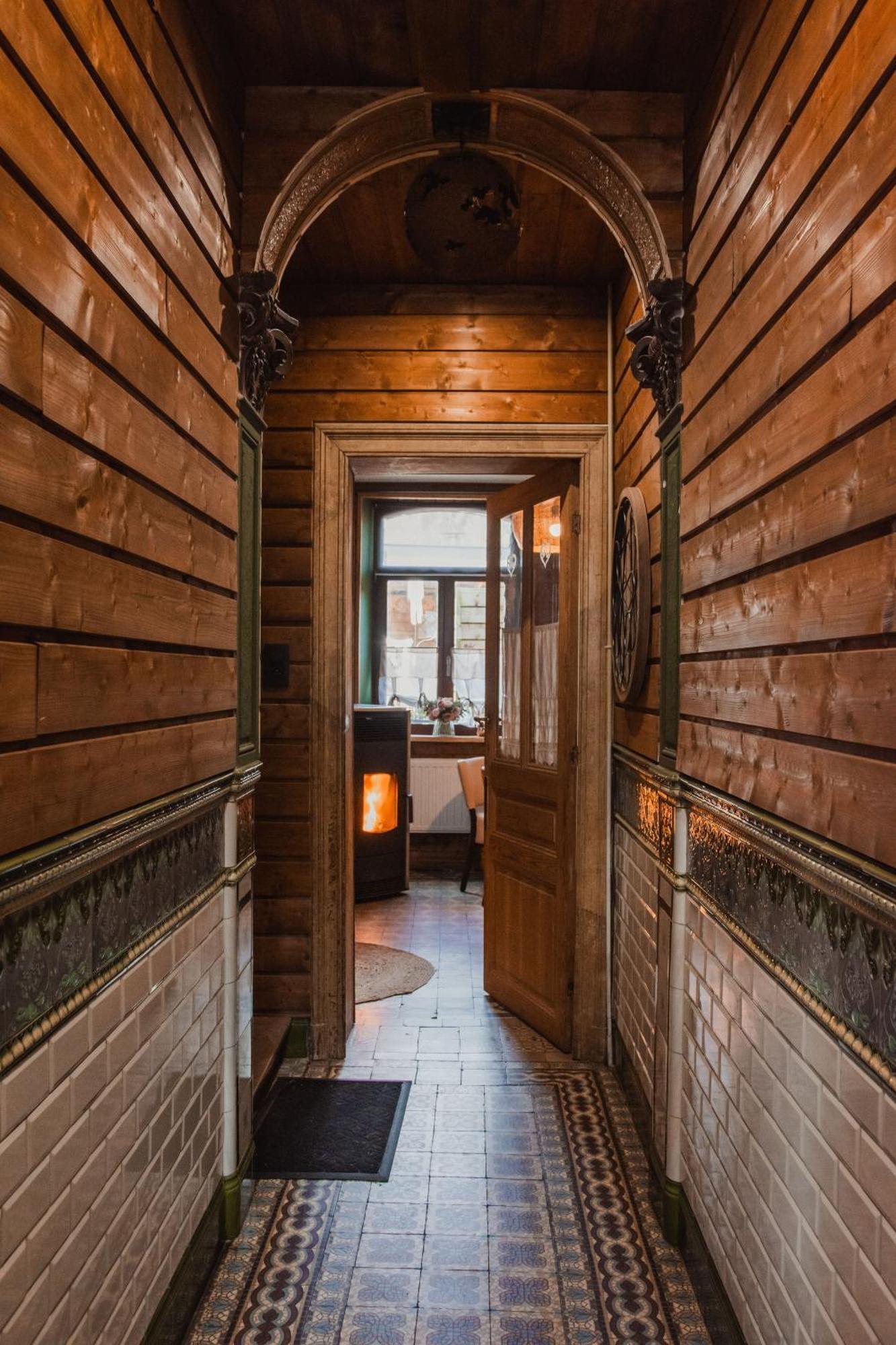 Maison D'Hote Les Notes Endormie Chambre Secrete Berzee 外观 照片