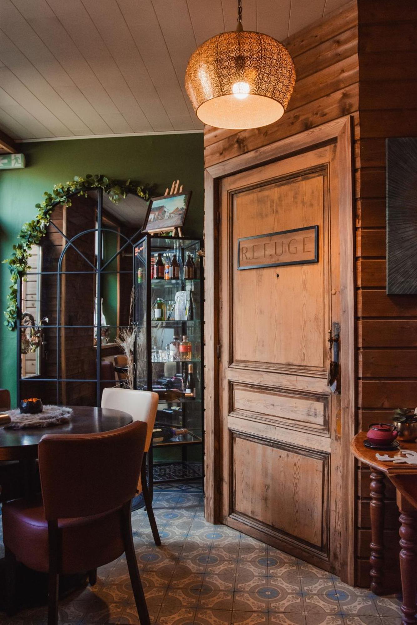 Maison D'Hote Les Notes Endormie Chambre Secrete Berzee 外观 照片