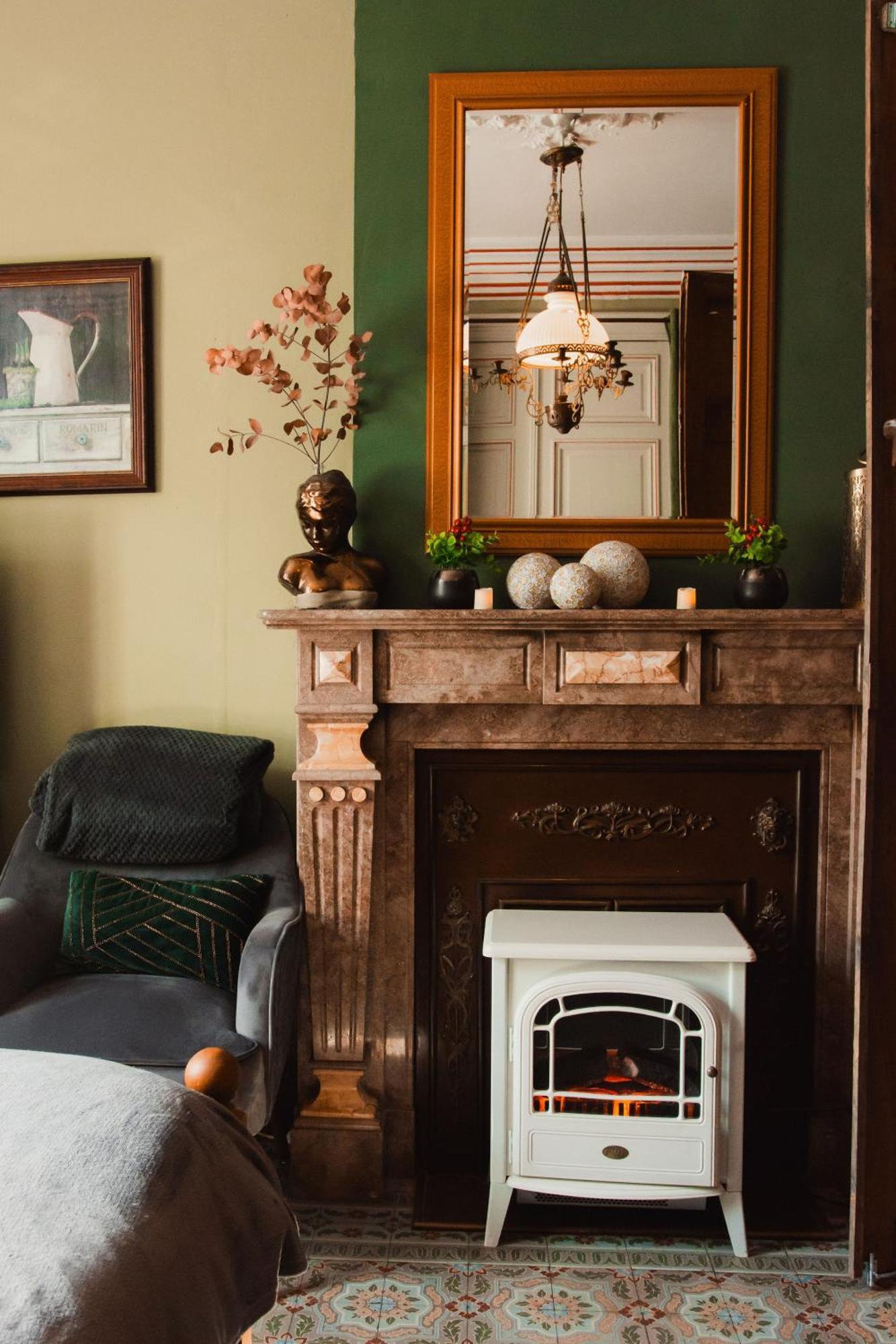 Maison D'Hote Les Notes Endormie Chambre Secrete Berzee 外观 照片
