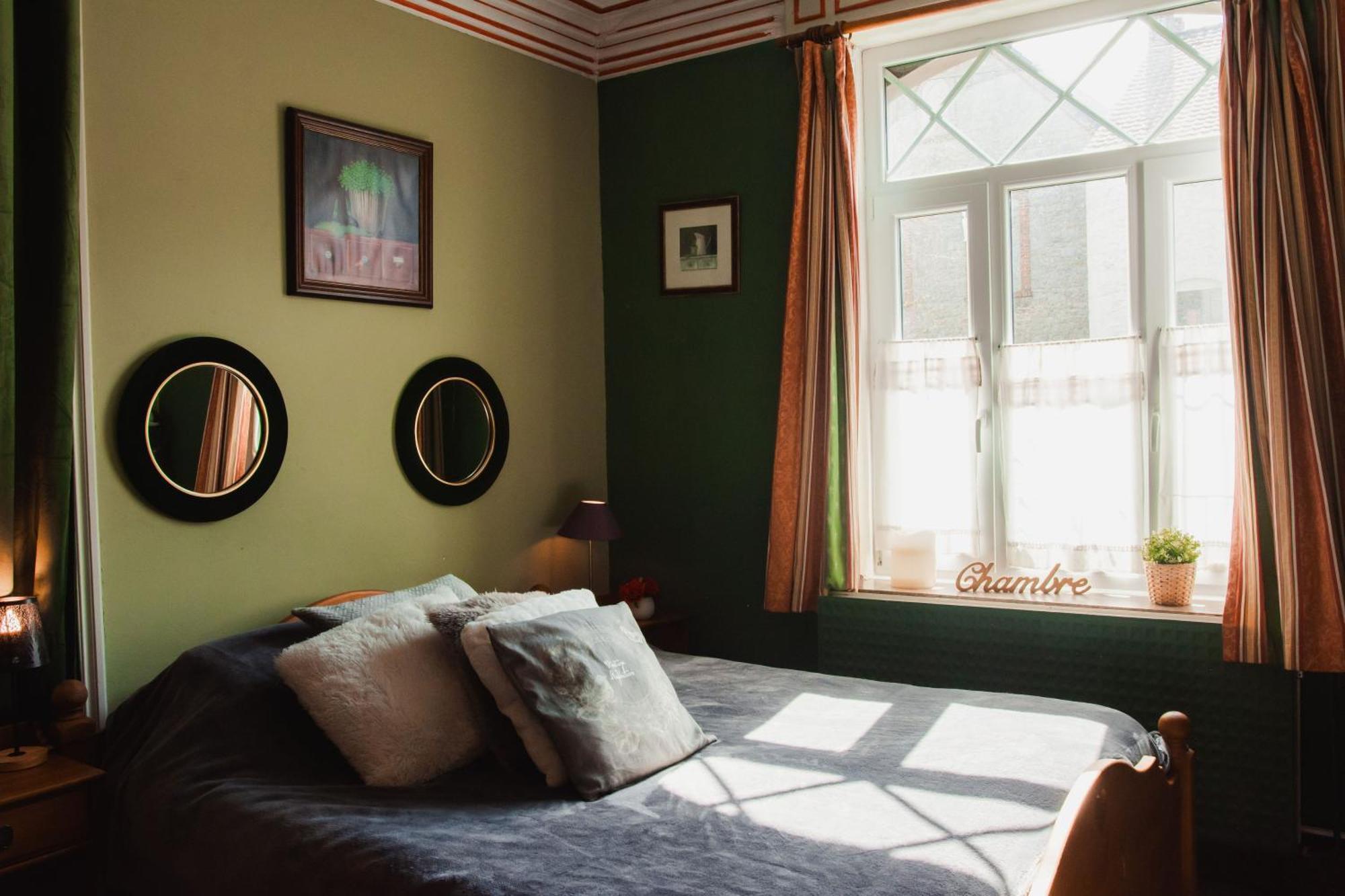 Maison D'Hote Les Notes Endormie Chambre Secrete Berzee 外观 照片
